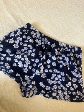 Forever 21 Black Floral Elastic Waist Shorts